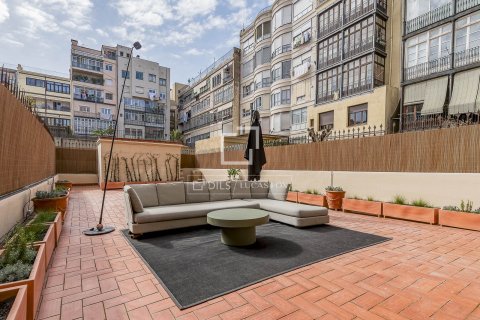 Apartament w Barcelona, Hiszpania 3 sypialnie, 195 mkw. nr 150810 – zdjęcie 17
