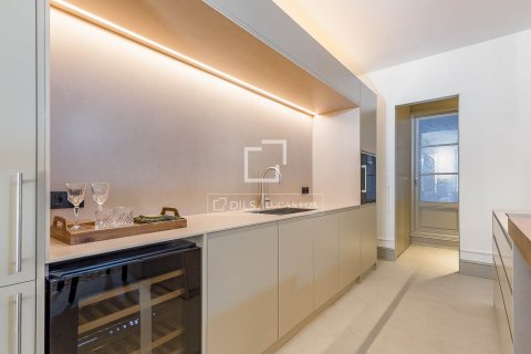 Apartament w Barcelona, Hiszpania 3 sypialnie, 195 mkw. nr 150810 – zdjęcie 24