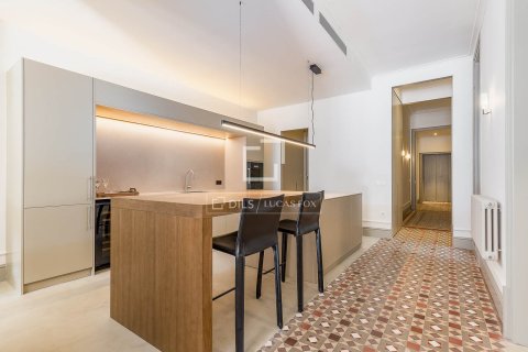 Apartament w Barcelona, Hiszpania 3 sypialnie, 195 mkw. nr 150810 – zdjęcie 22