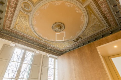 Apartament w Barcelona, Hiszpania 3 sypialnie, 195 mkw. nr 150810 – zdjęcie 27