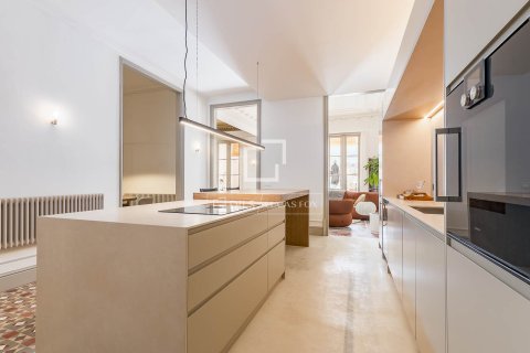 Apartament w Barcelona, Hiszpania 3 sypialnie, 195 mkw. nr 150810 – zdjęcie 5