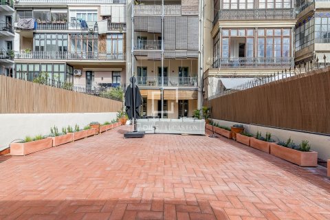 Apartament w Barcelona, Hiszpania 3 sypialnie, 195 mkw. nr 150810 – zdjęcie 15