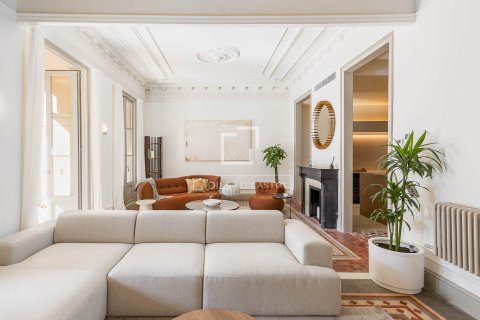 Apartament w Barcelona, Hiszpania 3 sypialnie, 195 mkw. nr 150810 – zdjęcie 2