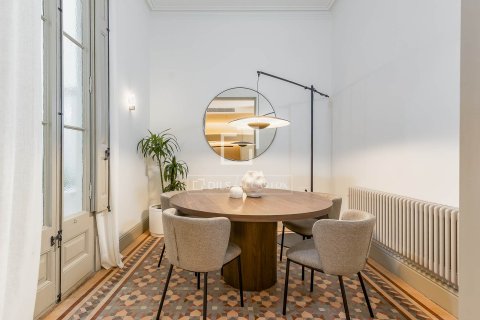 Apartament w Barcelona, Hiszpania 3 sypialnie, 195 mkw. nr 150810 – zdjęcie 4