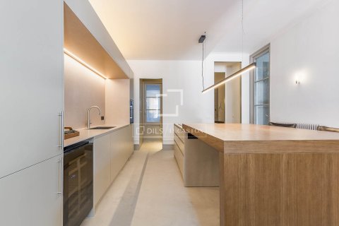 Apartament w Barcelona, Hiszpania 3 sypialnie, 195 mkw. nr 150810 – zdjęcie 23