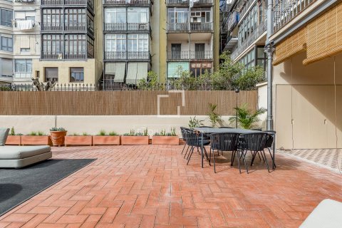 Apartament w Barcelona, Hiszpania 3 sypialnie, 195 mkw. nr 150810 – zdjęcie 16