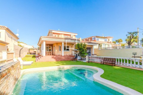 Villa till salu i Sitges, Barcelona, Spanien 4 sovrum, 266 kvm. Nr. 150808 - foto 5