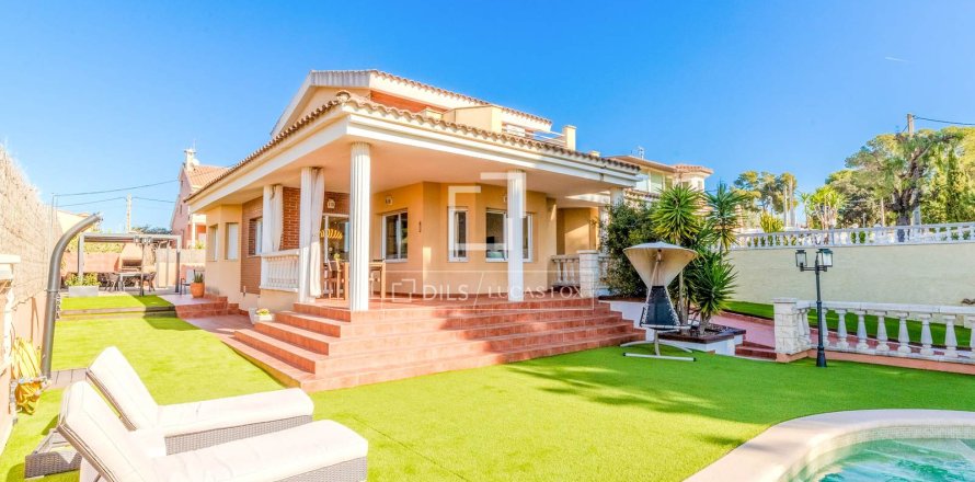 Villa i Sitges, Barcelona, Spanien 4 sovrum, 266 kvm. Nr. 150808