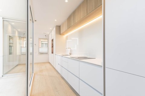 Lägenhet till salu i Barcelona, Spanien 4 sovrum, 105 kvm. Nr. 150805 - foto 15