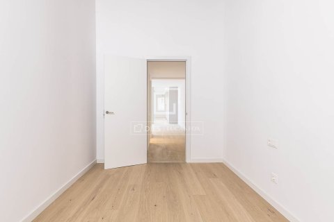 Lägenhet till salu i Barcelona, Spanien 4 sovrum, 105 kvm. Nr. 150805 - foto 21