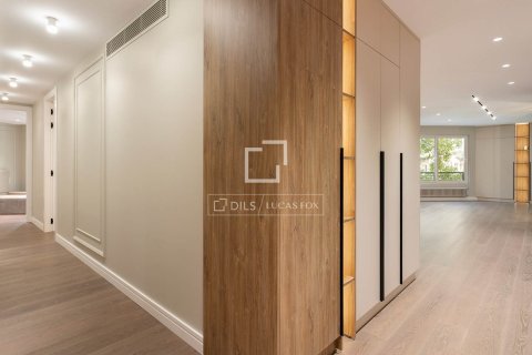 Продажа квартиры в Барселона, Испания 3 спальни, 147м2 №150809 - фото 21