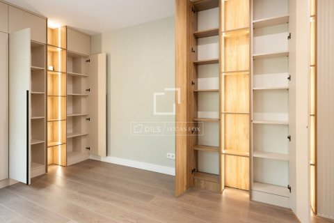 Продажа квартиры в Барселона, Испания 3 спальни, 147м2 №150809 - фото 6