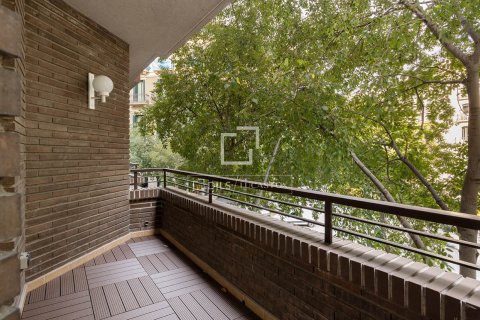 Продажа квартиры в Барселона, Испания 3 спальни, 147м2 №150809 - фото 8