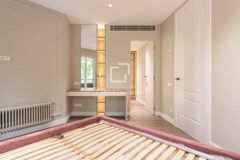 Продажа квартиры в Барселона, Испания 3 спальни, 147м2 №150809 - фото 30