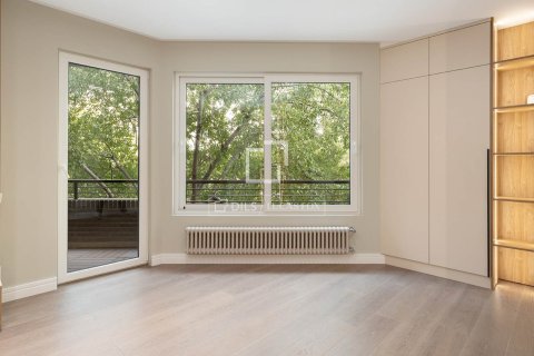 Продажа квартиры в Барселона, Испания 3 спальни, 147м2 №150809 - фото 7