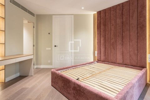 Продажа квартиры в Барселона, Испания 3 спальни, 147м2 №150809 - фото 29