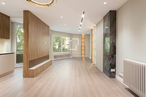 Продажа квартиры в Барселона, Испания 3 спальни, 147м2 №150809 - фото 2