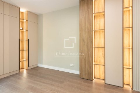 Продажа квартиры в Барселона, Испания 3 спальни, 147м2 №150809 - фото 5