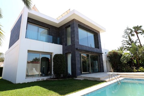 Villa till salu Torrevieja, Alicante, Spanien 3 sovrum, 162 kvm. Nr. 135622 - foto 1