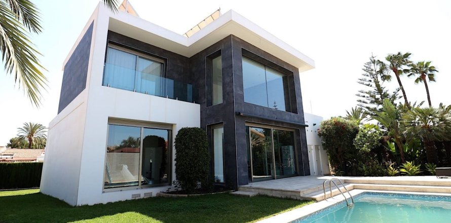 Villa Torrevieja, Alicante, Spanien 3 sovrum, 162 kvm. Nr. 135622
