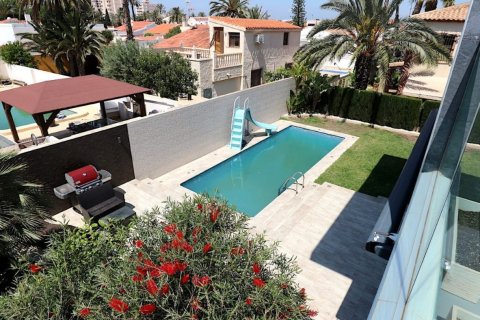Villa till salu Torrevieja, Alicante, Spanien 3 sovrum, 162 kvm. Nr. 135622 - foto 2