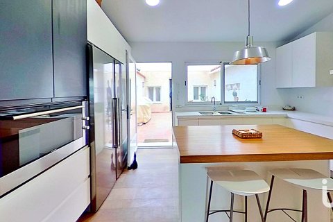 Hus till salu i El Campello, Alicante, Spanien 4 sovrum, 250 kvm. Nr. 153728 - foto 11