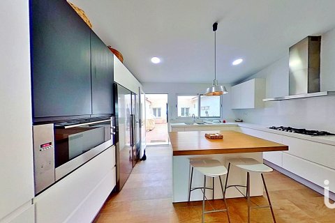 Hus till salu i El Campello, Alicante, Spanien 4 sovrum, 250 kvm. Nr. 153728 - foto 10