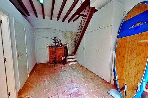 Hus till salu i El Campello, Alicante, Spanien 4 sovrum, 250 kvm. Nr. 153728 - foto 15