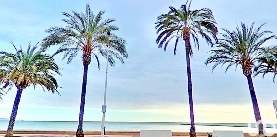 Hus i El Campello, Alicante, Spanien 4 sovrum, 250 kvm. Nr. 153728