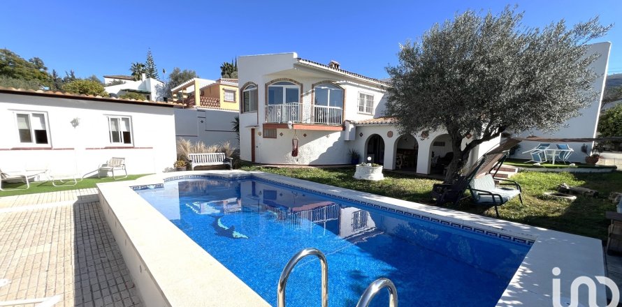 Дом в Алаурин-эль-Гранде, Малага, Испания 4 спальни, 238м2 №153725