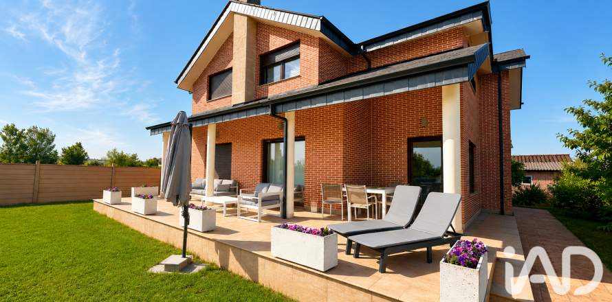 House in Villaquilambre, Leon, Spanien 5 Schlafzimmer, 271 m2 Nr. 192215