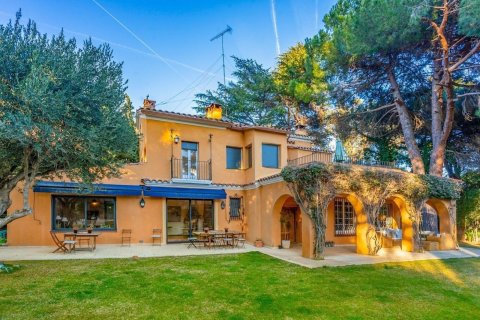 Hus i Sant Andreu de Llavaneres, Barcelona, Spanien 7 sovrum, 606 kvm. Nr. 178332