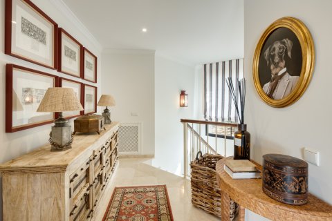Villa for sale in Benahavis, Malaga, Spain 4 bedrooms, 373 sq.m. No. 162172 - photo 8