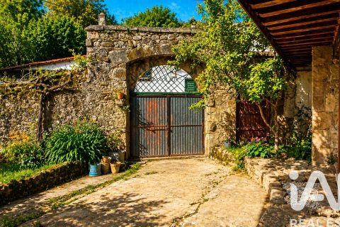 Townhouse for sale in Corvera de Toranzo, Cantabria, Spain 4 bedrooms, 576 sq.m. No. 172553 - photo 10