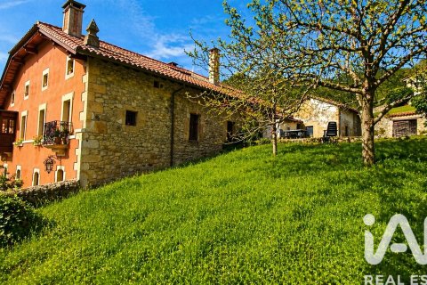 Townhouse for sale in Corvera de Toranzo, Cantabria, Spain 4 bedrooms, 576 sq.m. No. 172553 - photo 5