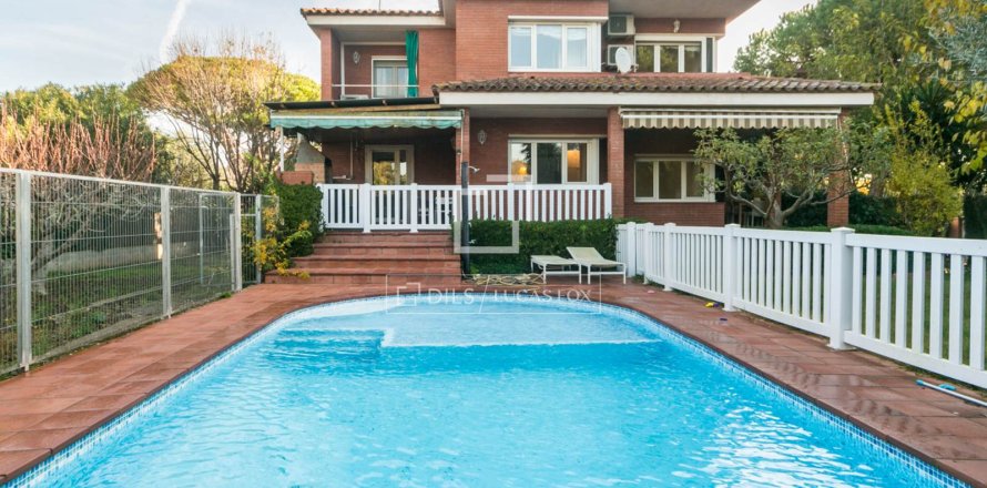 Willa w Gava, Barcelona, Hiszpania 6 sypialni, 244 mkw. nr 151021