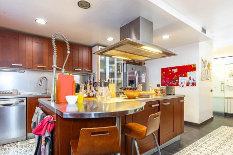 Wohnung zur Miete in Esplugues de Llobregat, Barcelona, Spanien 3 Schlafzimmer, 192 m2 Nr. 151027 - Foto 9