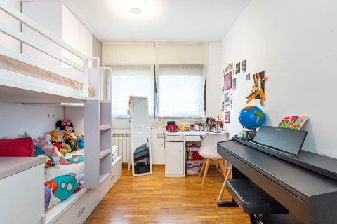 Wohnung zur Miete in Esplugues de Llobregat, Barcelona, Spanien 3 Schlafzimmer, 192 m2 Nr. 151027 - Foto 17