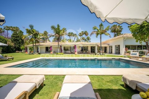Villa en venta en Marbella, Málaga, España 5 dormitorios, 722 m2 No. 159142 - foto 2