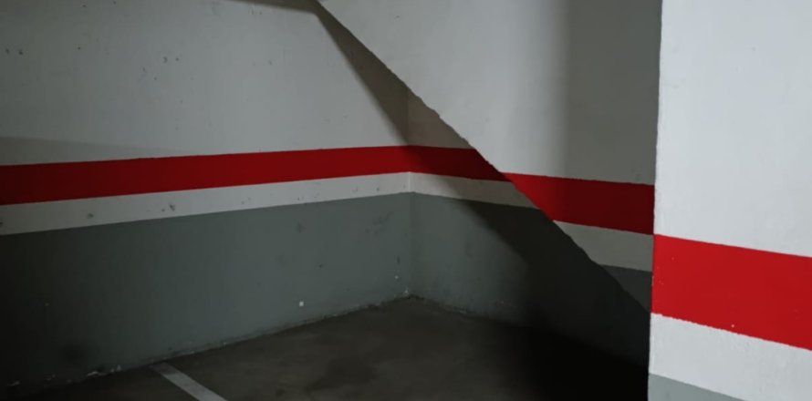 Garage à Elche, Alicante, Espagne 33 m2 No. 185430
