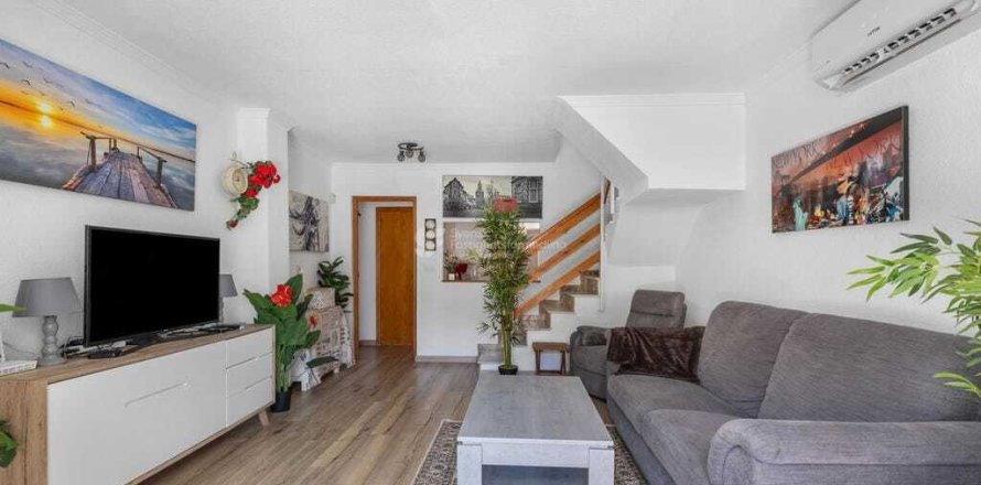 Villetta a schiera a La Rosaleda, Alicante, Spagna 3 camere da letto, 72 mq. N° 152077