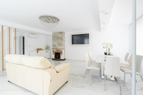 Townhouse for sale in Punta Prima, Alicante, Spain 4 bedrooms, 163 sq.m. No. 152078 - photo 8