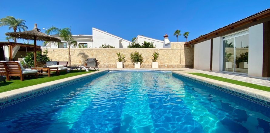 Villa in Ciudad Quesada, Alicante, Spain 4 bedrooms, 250 sq.m. No. 137729