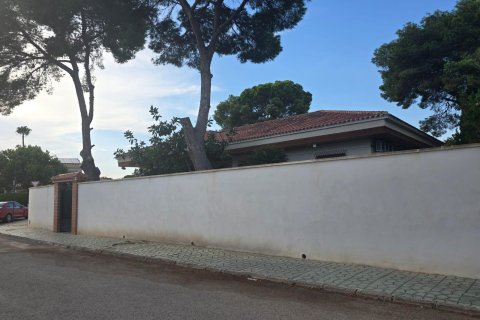 Villa en venta Dehesa De Campoamor, Alicante, España 7 dormitorios, 230 m2 No. 137728 - foto 4
