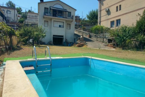 Villa i Sant Vicenc Dels Horts, Barcelona, Spanien 3 sovrum, 238 kvm. Nr. 193459