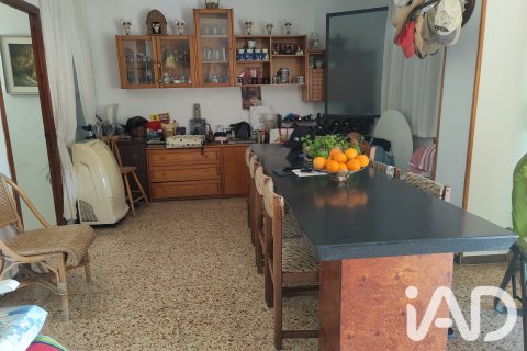Villa till salu i Sant Vicenc Dels Horts, Barcelona, Spanien 3 sovrum, 238 kvm. Nr. 193459 - foto 20