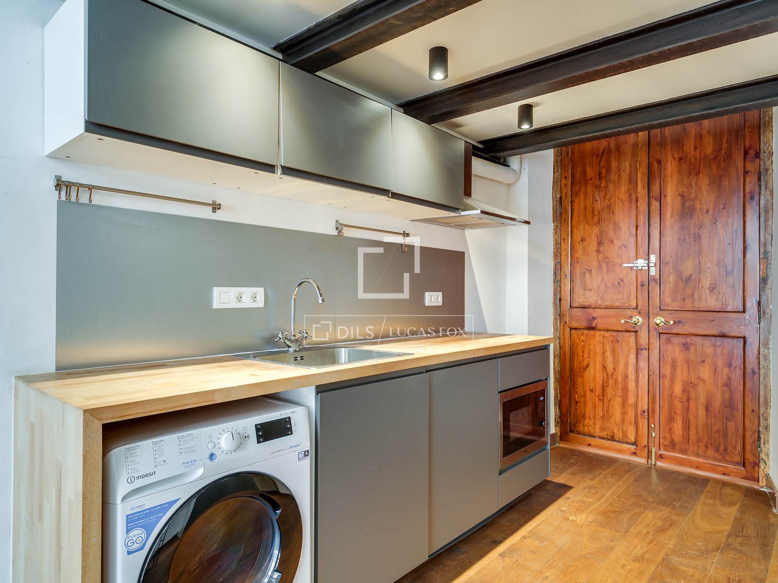 Huoneisto Barcelona, Espanja 7 makuuhuonetta, 389 m2 No. 192778