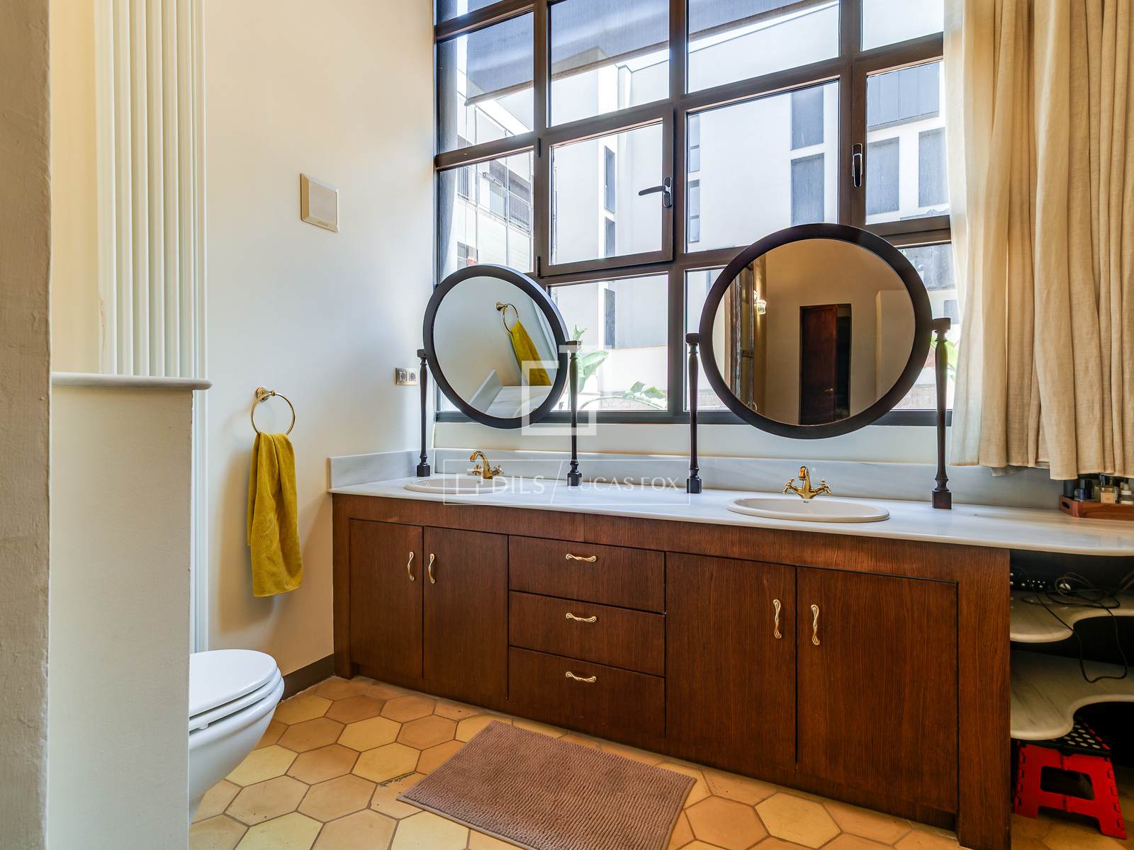 Huoneisto Barcelona, Espanja 7 makuuhuonetta, 389 m2 No. 192778