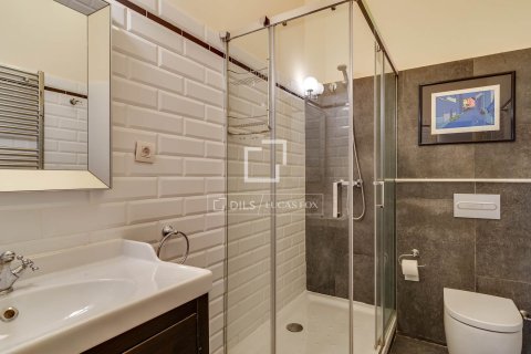 Huoneisto myytävänä Barcelona, Espanja, 7 makuuhuonetta, 389 m2 No. 192778 - kuva 9