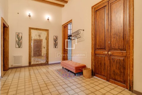 Huoneisto myytävänä Barcelona, Espanja, 7 makuuhuonetta, 389 m2 No. 192778 - kuva 2